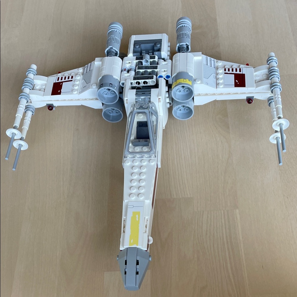 LEGO Set 75301 Luke Skywalker’s X-Wing Fighter - Picture 4 of 10